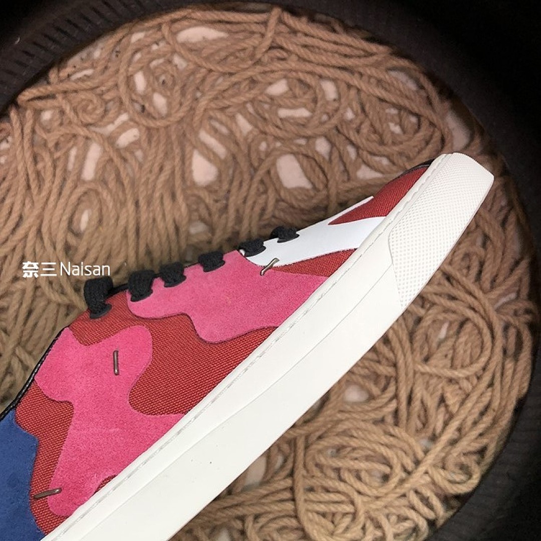 ▶ VT Sneakers - Image 12