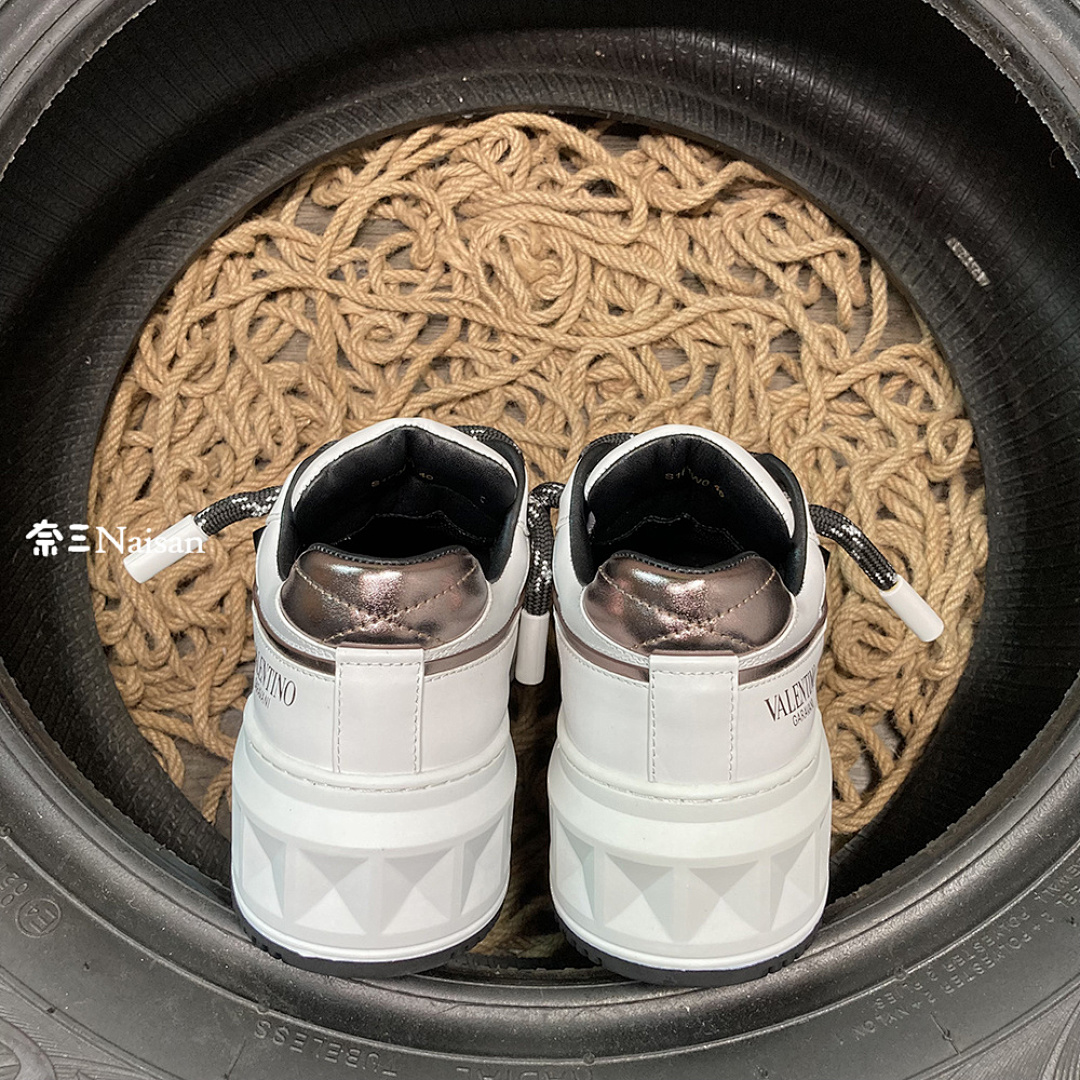 On Running ONE STUD XL NAPPA LEATHER LOW-TOP - Image 9