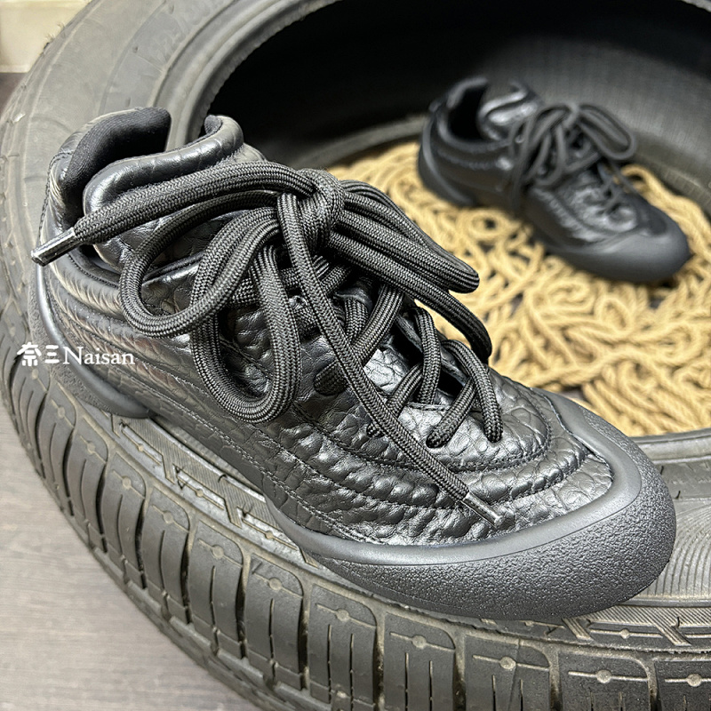 On Running Flexion Sneaker In (Black)