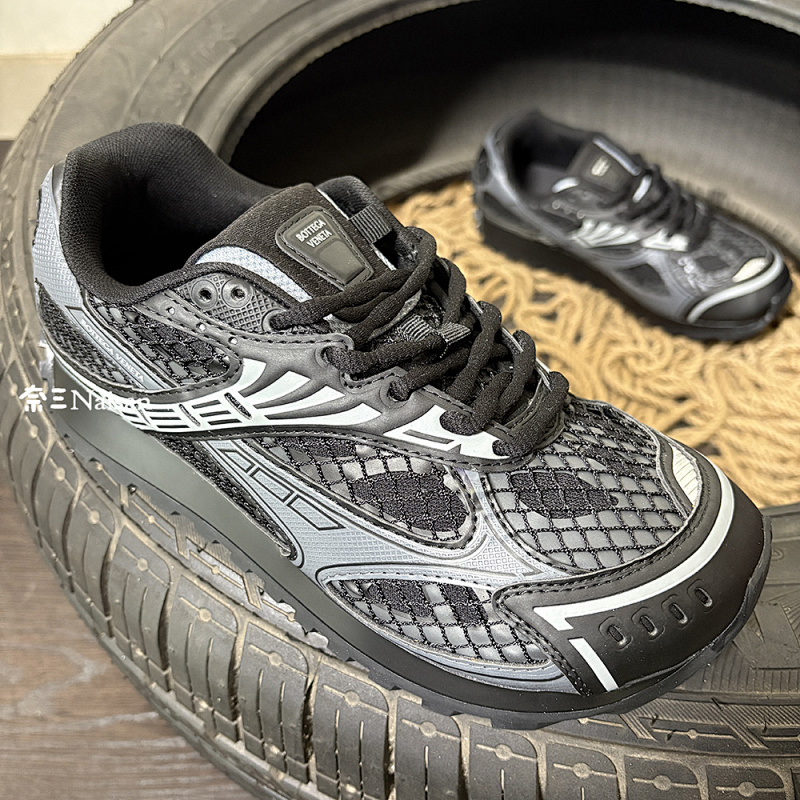▶ Orbit Sneaker, photo 1