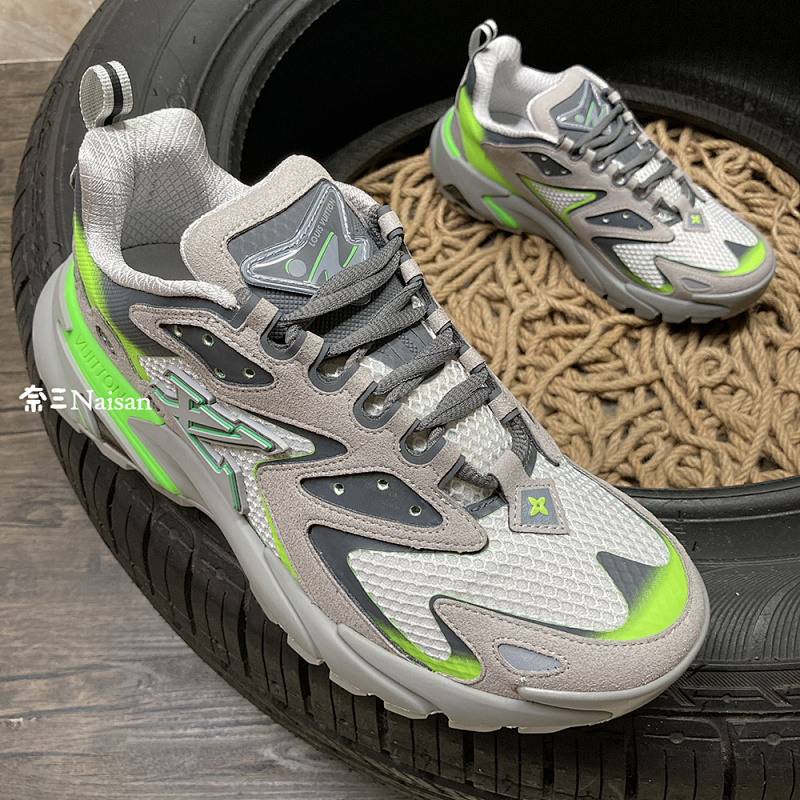 ▶ LV RUNNER, photo 1