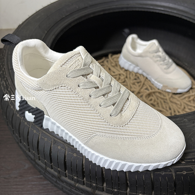▶ Bouncing Sneaker, photo 1