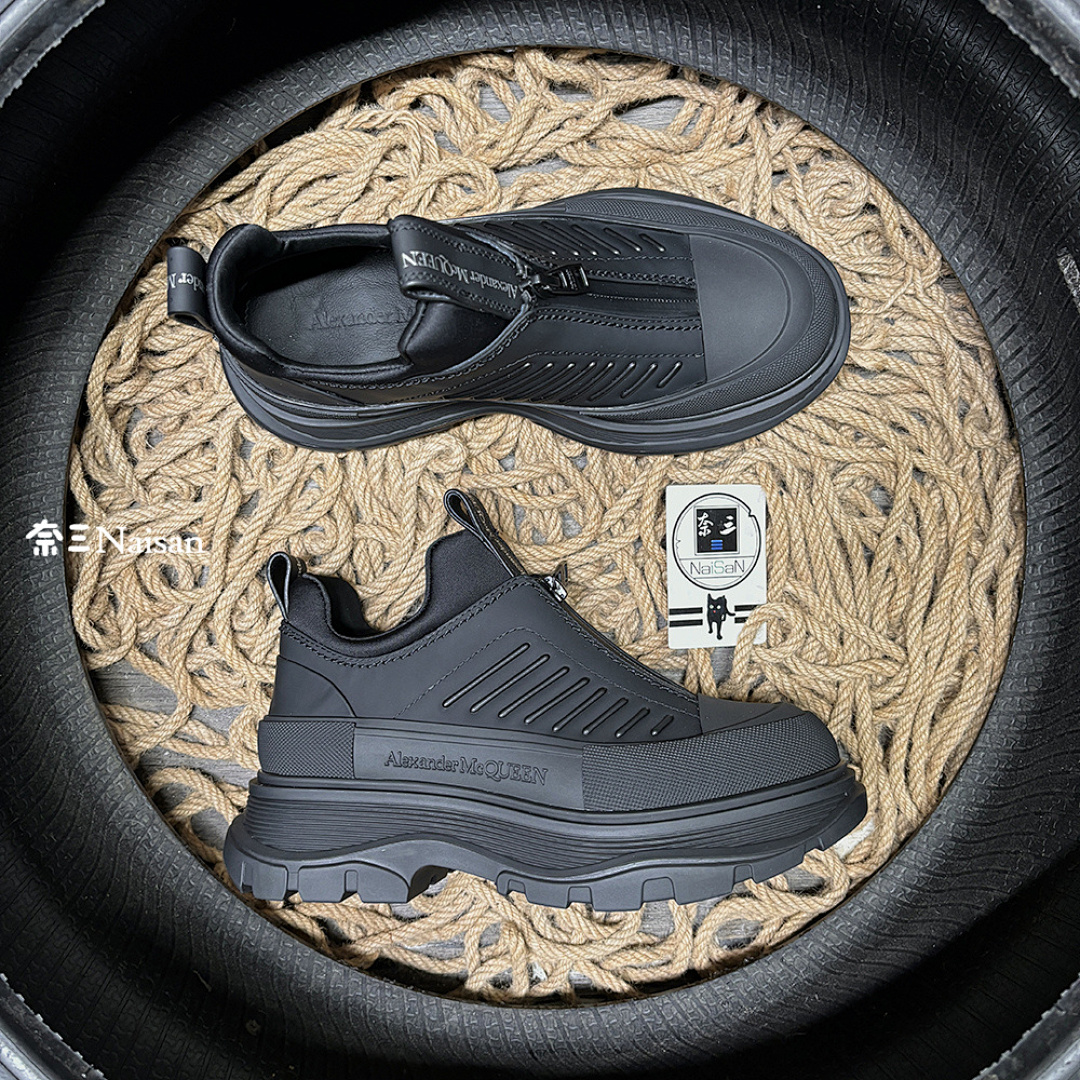 ▶ Alexander McQueen TREAD SLICK Sneaker - Image 4