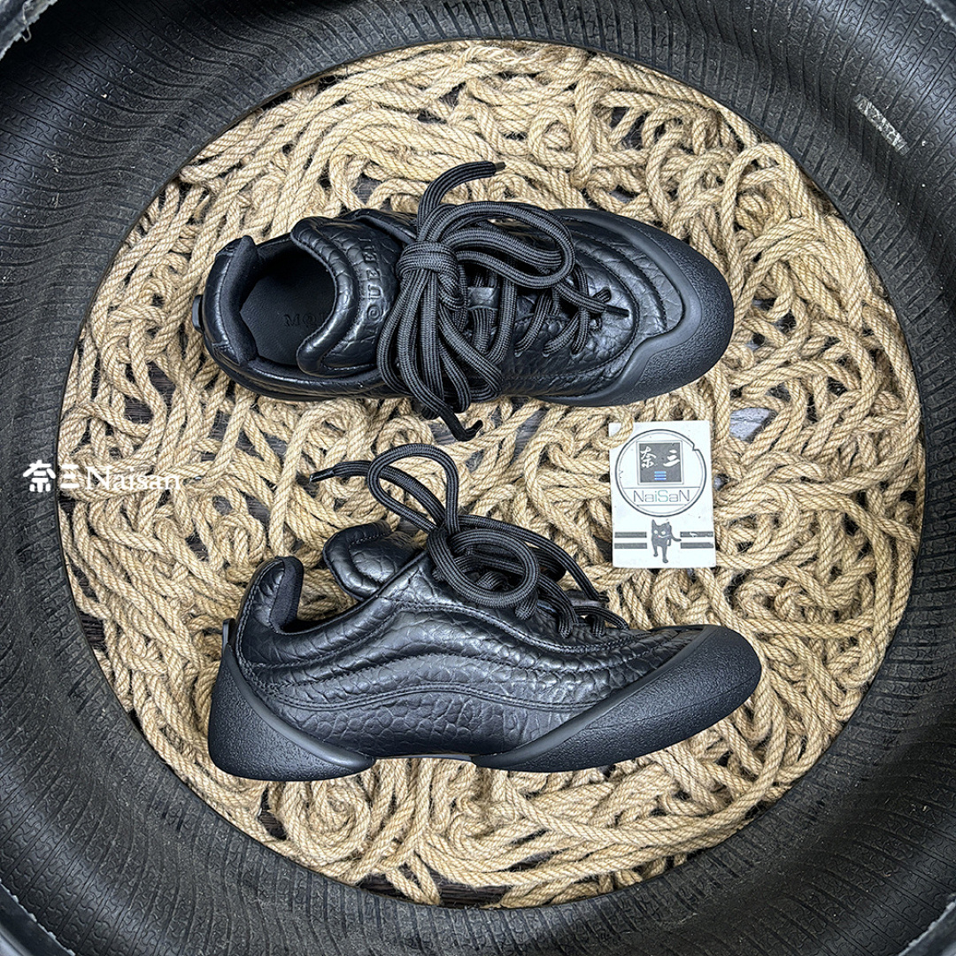 On Running Flexion Sneaker In (Black) - Image 4
