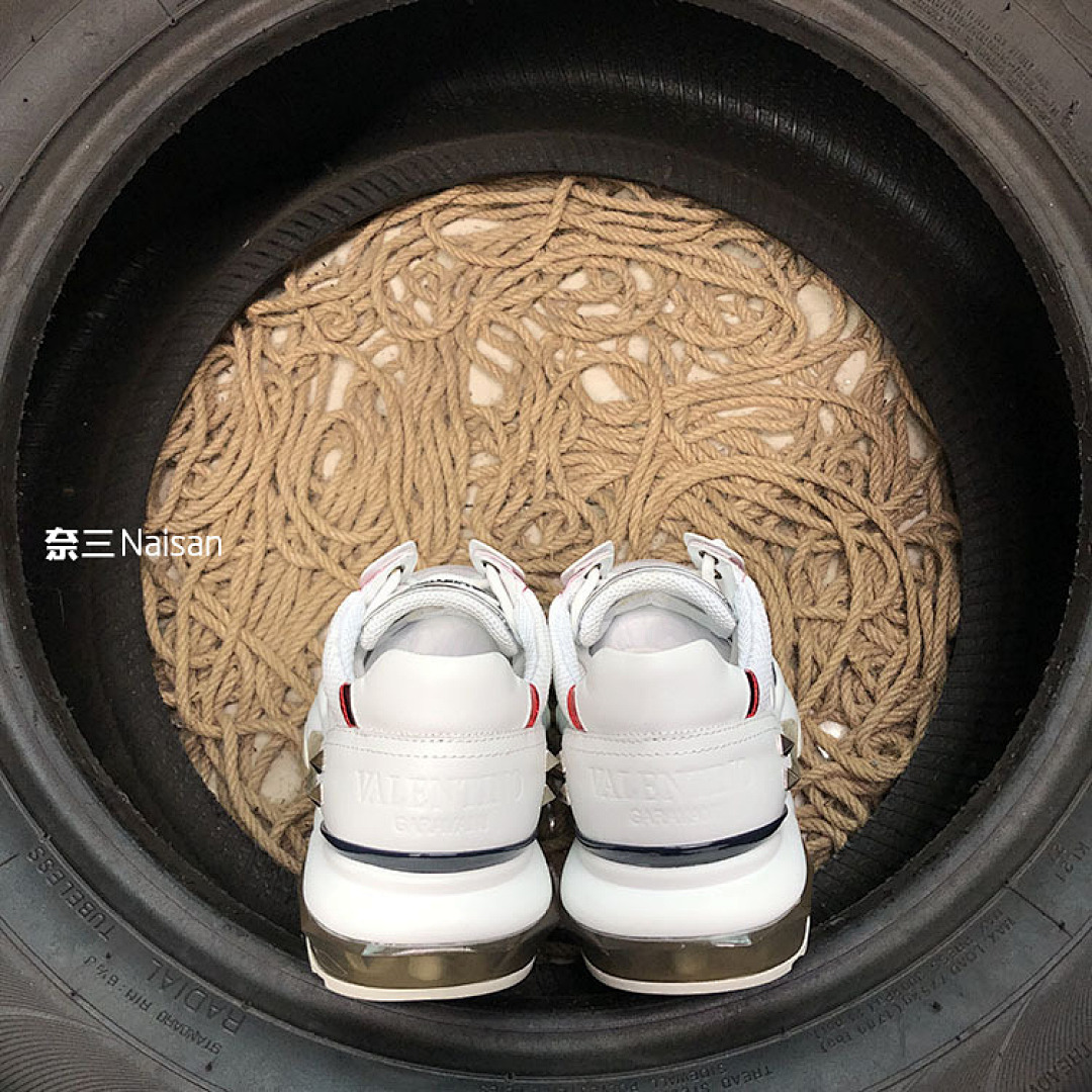 ▶ VT Low Top Sneakers - Image 9