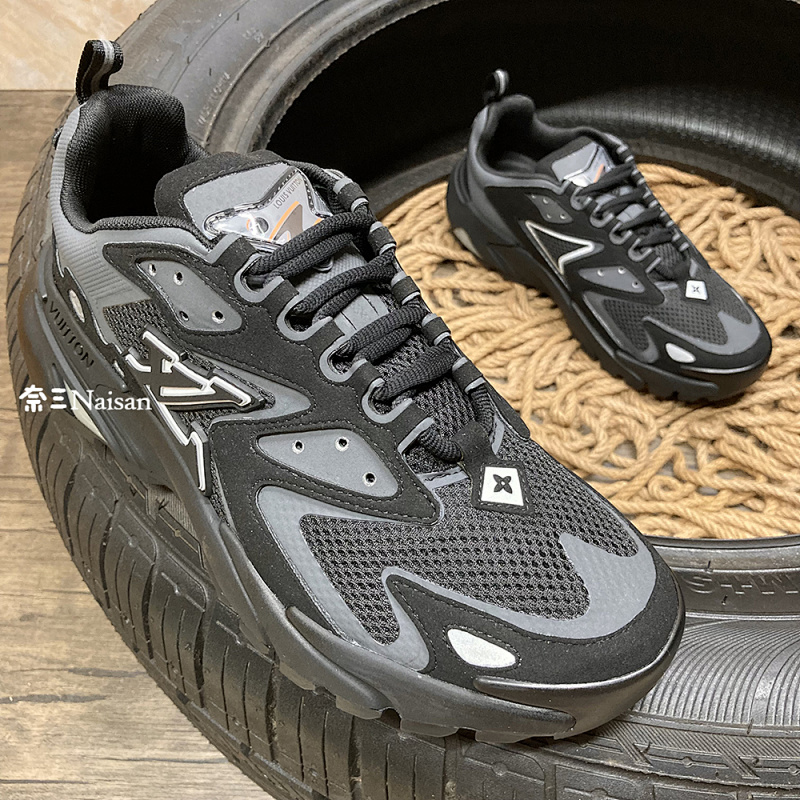 ▶ LV RUNNER, photo 1