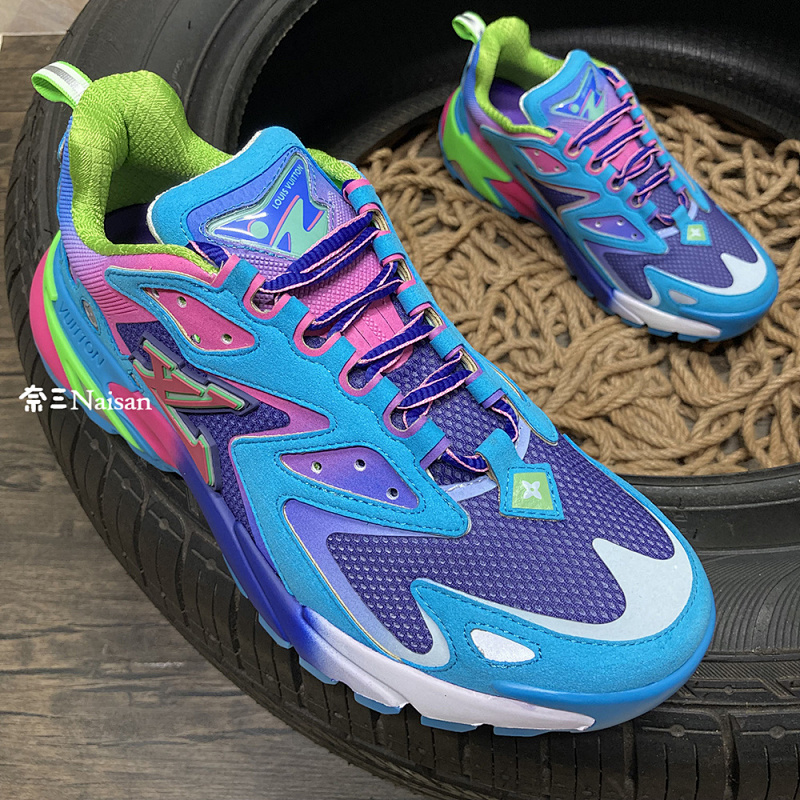 ▶ LV RUNNER, photo 1