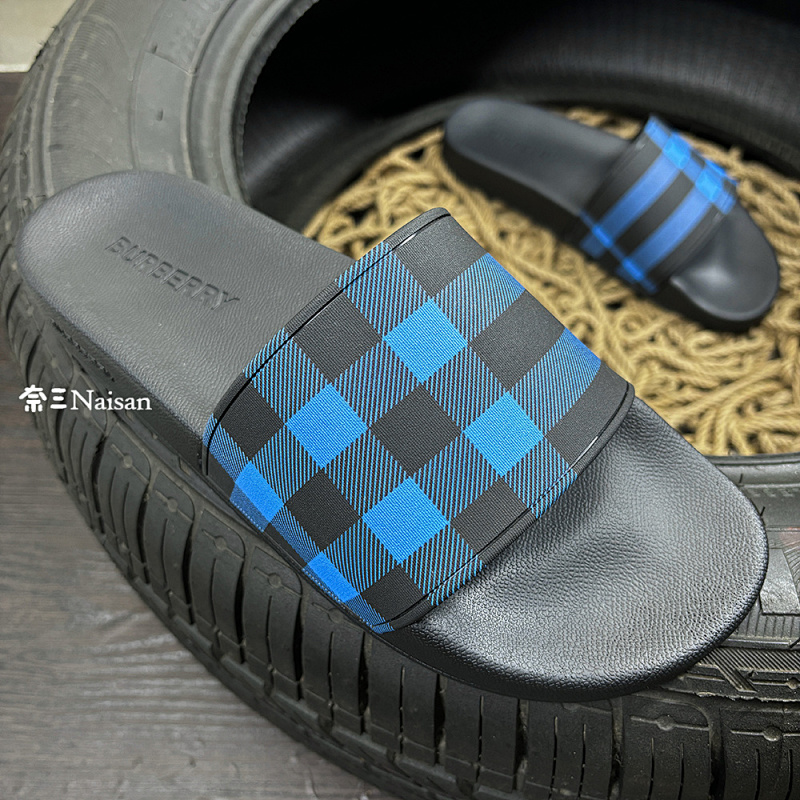 ▶ Burberry Slides, photo 1