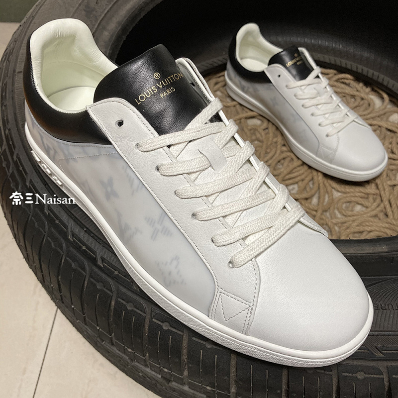 ▶ LUXEMBOURG Sneakers, photo 1