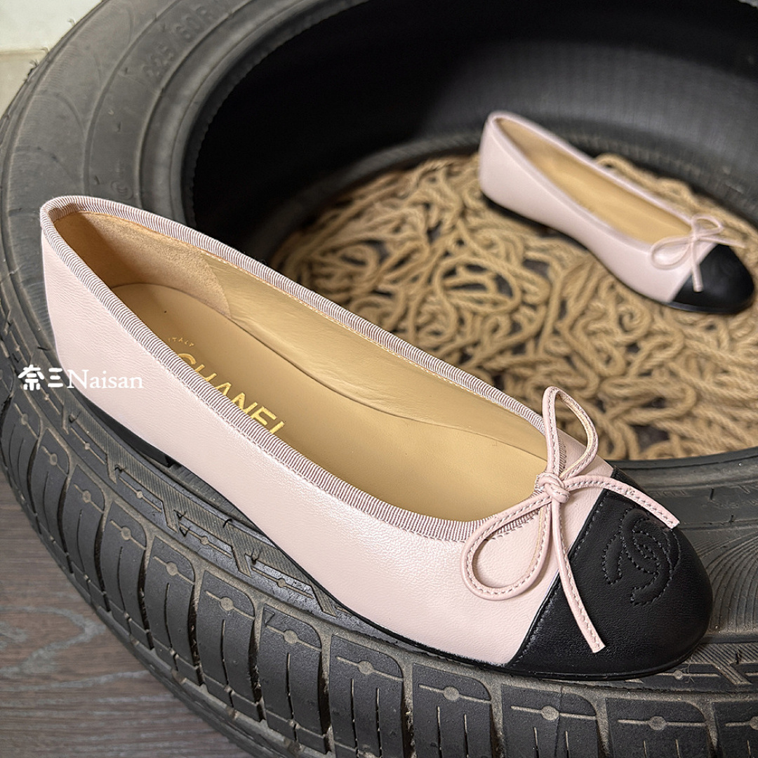 ▶ CHANEL Loafer, photo 1