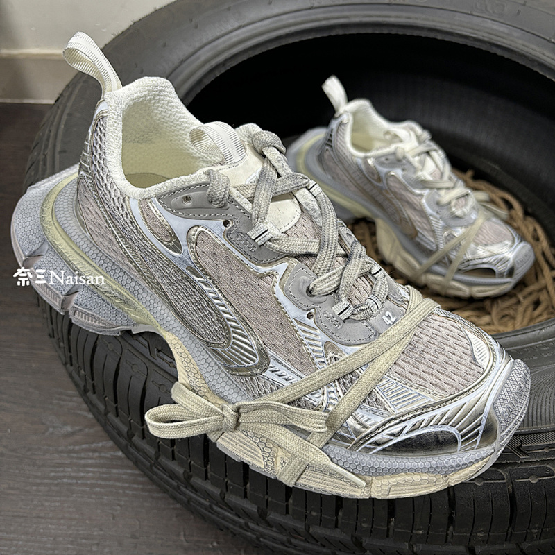 ▶ Balenciga Sneaker, photo 1
