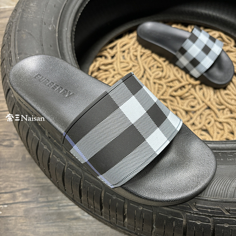 ▶ Burberry Slides, photo 1