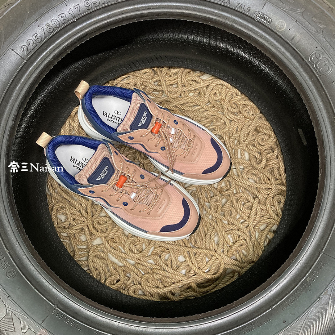 ▶ VT Sneakers - Image 5