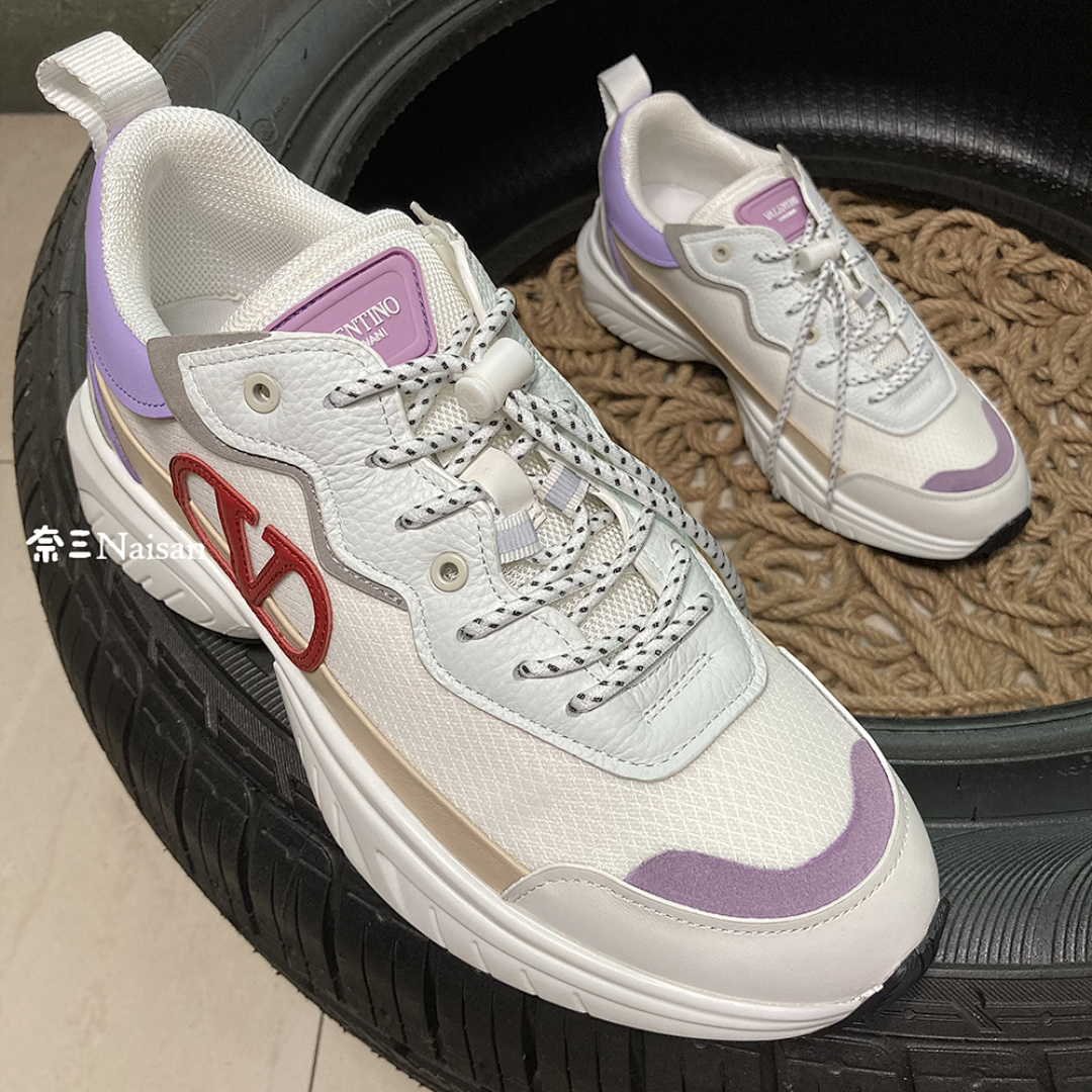 ▶ VT Sneakers