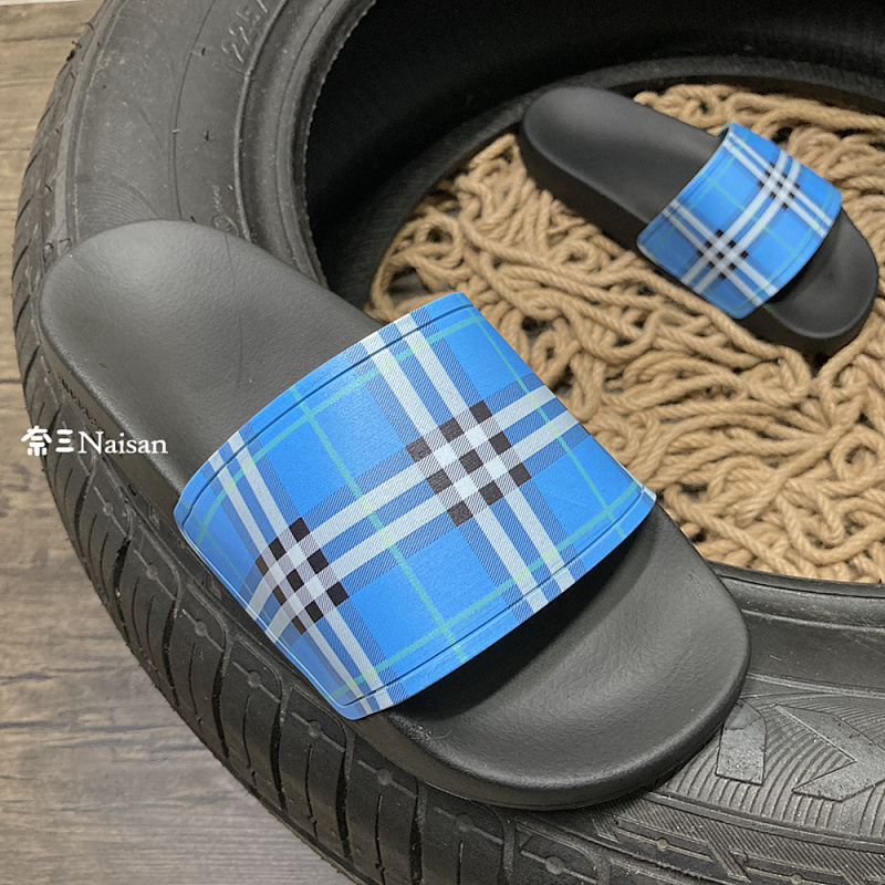 ▶ Burberry Slides, photo 1