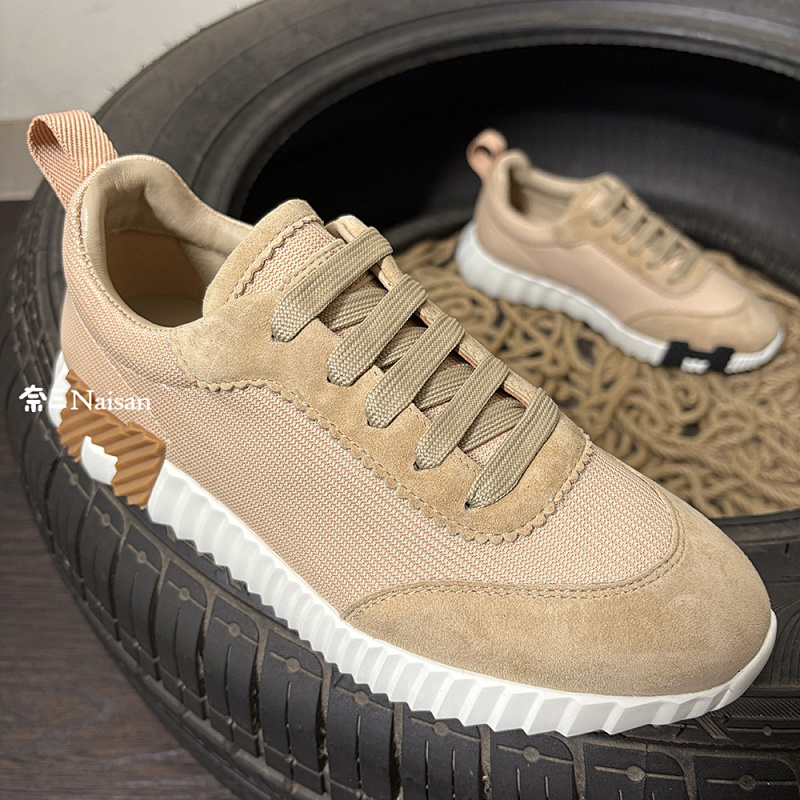 ▶ Bouncing Sneaker, photo 1