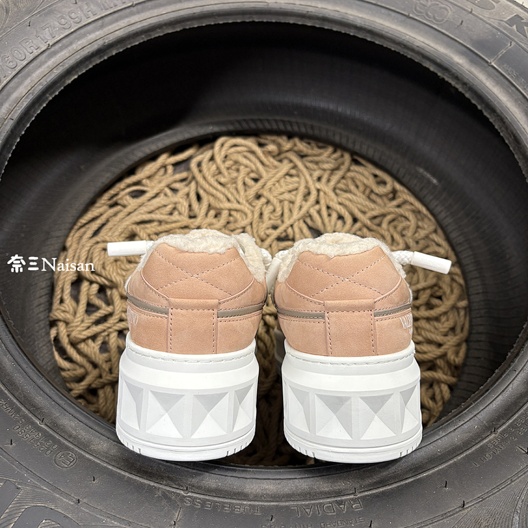 On Running One Stud Xl Low-Top Sneaker - Image 10
