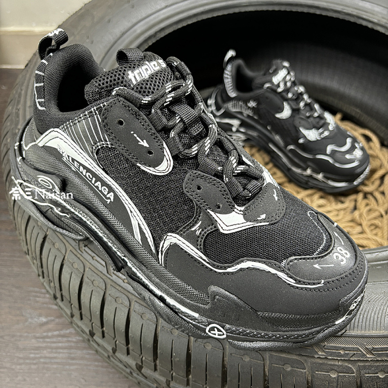 ▶ Balenciga Sneaker, photo 1