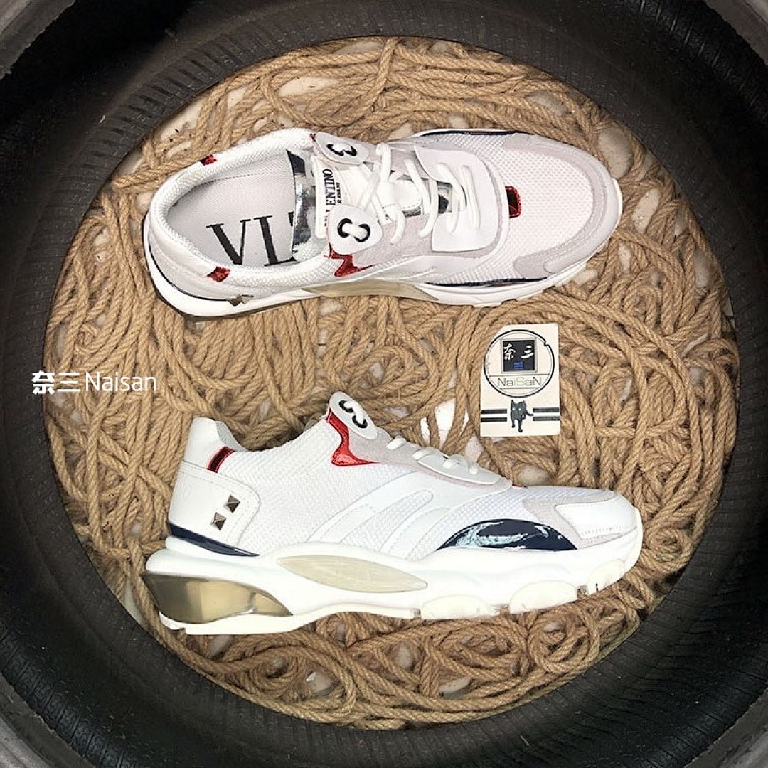 ▶ VT Low Top Sneakers - Image 4