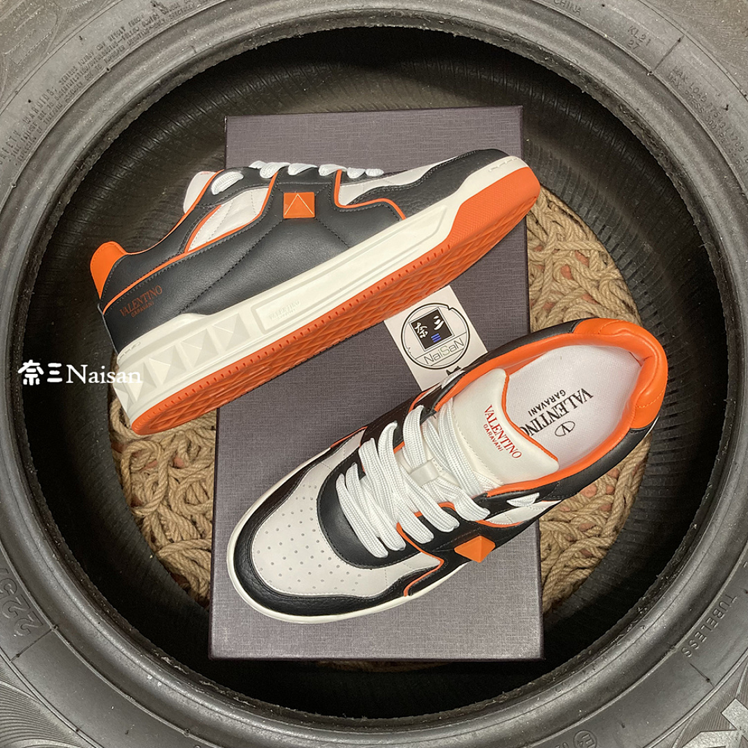 On Running ONE STUD LOW-TOP - Image 2