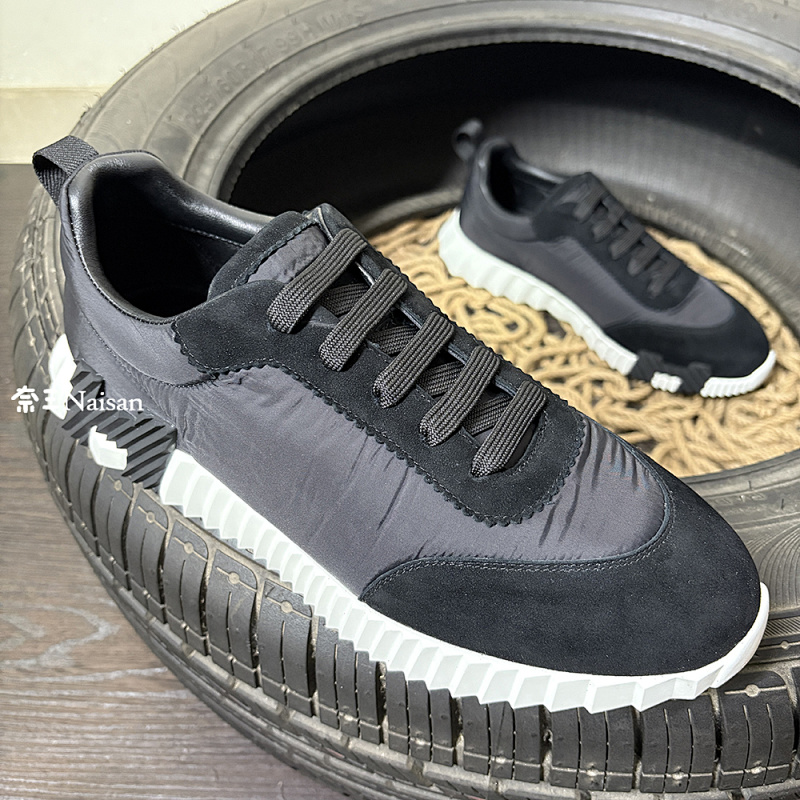 ▶ Bouncing Sneaker, photo 1