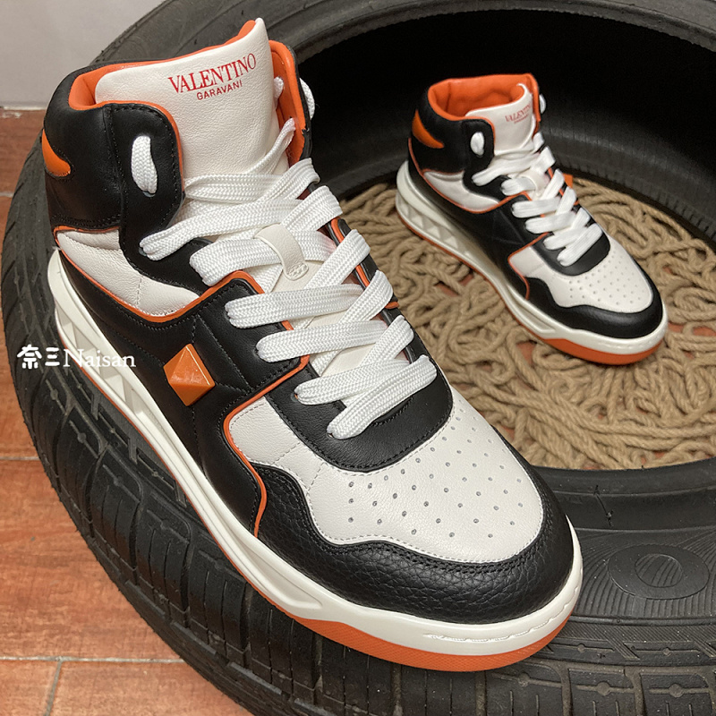 On Running ONE STUD MID-TOP
