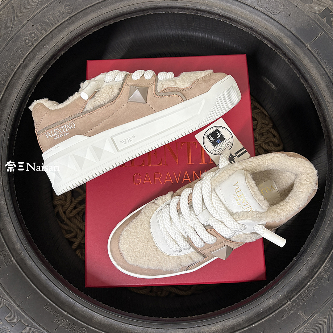 On Running One Stud Xl Low-Top Sneaker - Image 2
