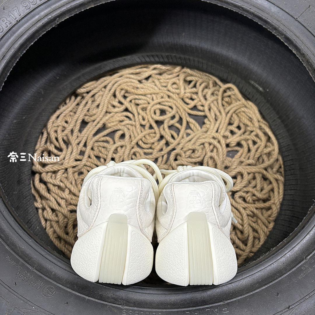 On Running Flexion Sneaker In Off (White) - Image 10