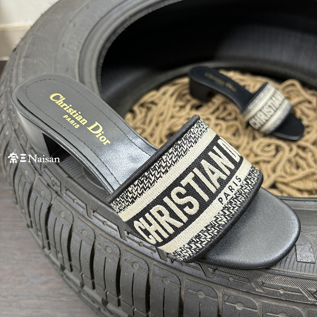 ▶ Dway Heeled Slide, photo 1