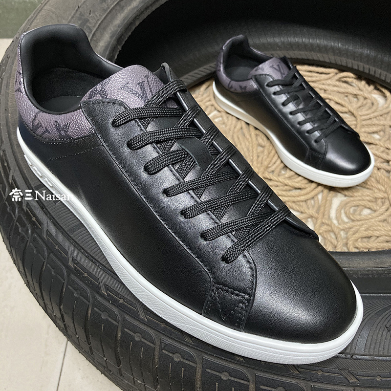 ▶ LUXEMBOURG Sneakers, photo 1