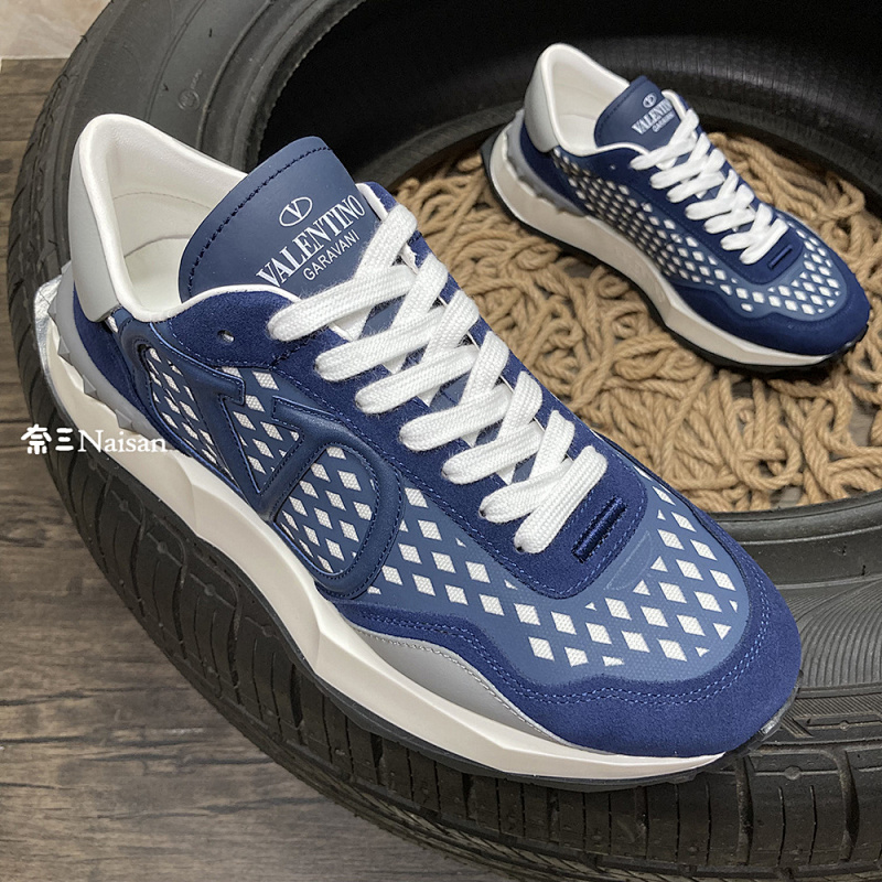 ▶ Valentino Sneakers
