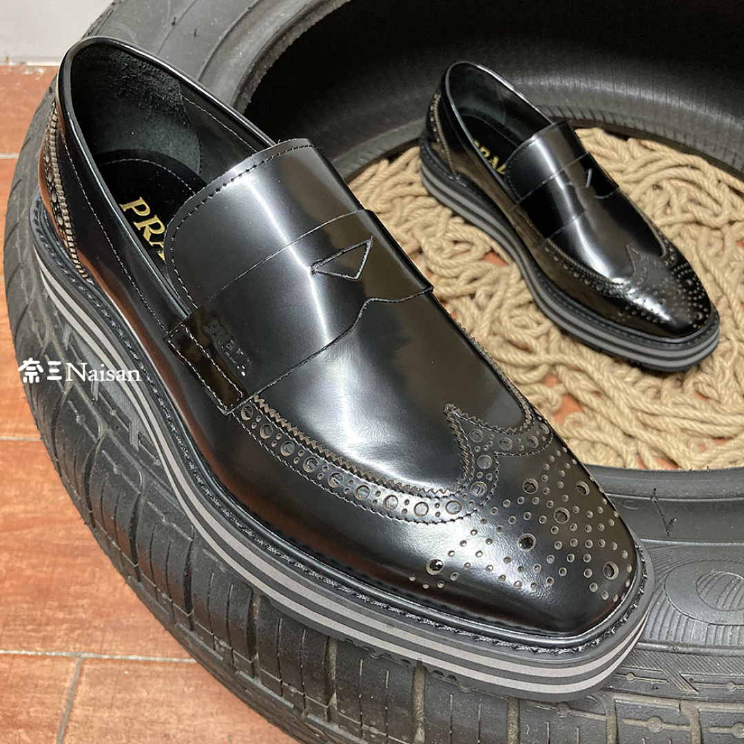 ▶ 001 Prada Loafers, photo 1