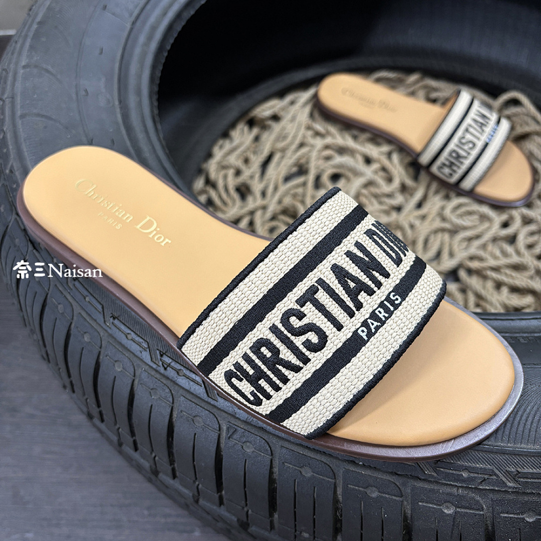 ▶ Dway Heeled Slide, photo 1