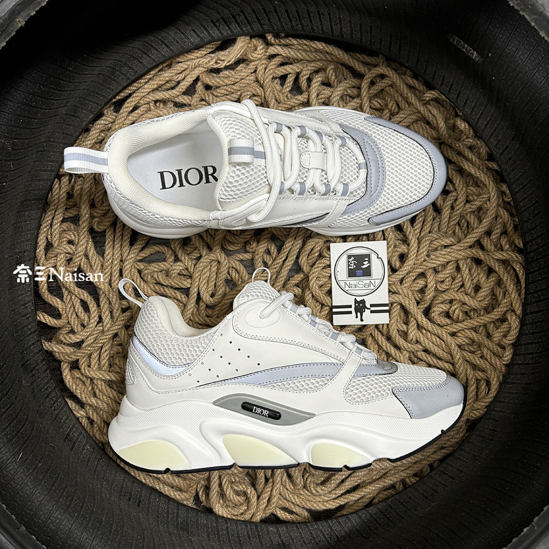 ▶ Sneakers, photo 1