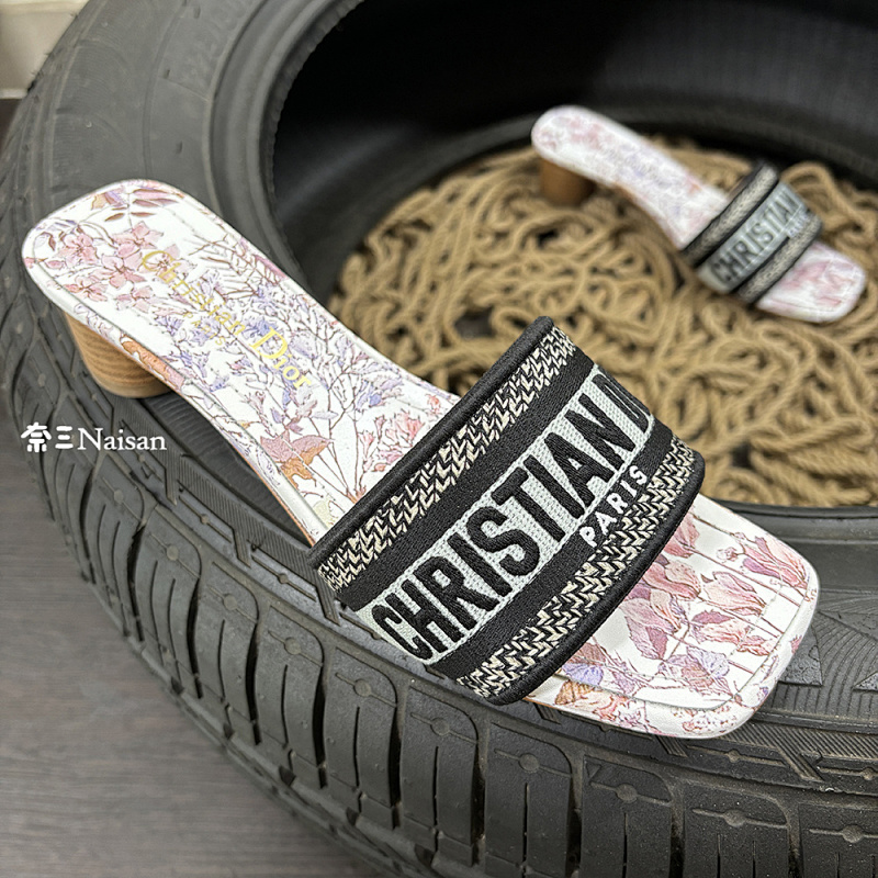 ▶ Dway Heeled Slide, photo 1