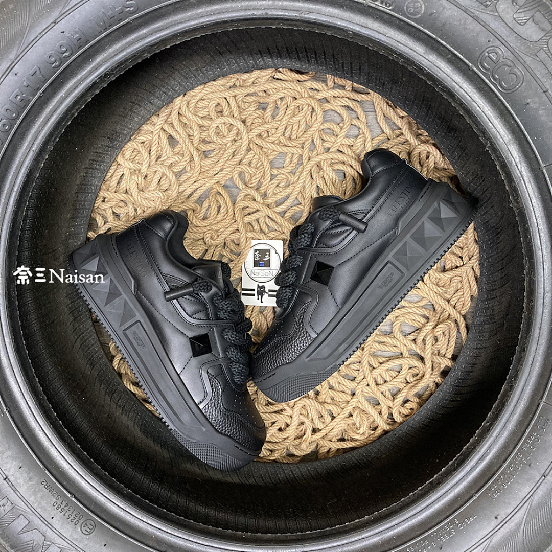 On Running ONE STUD XL NAPPA LEATHER LOW-TOP - Image 3