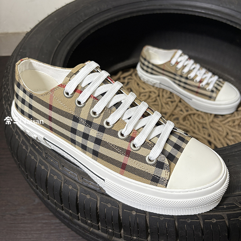 ▶ Burberry Sneakers, photo 1