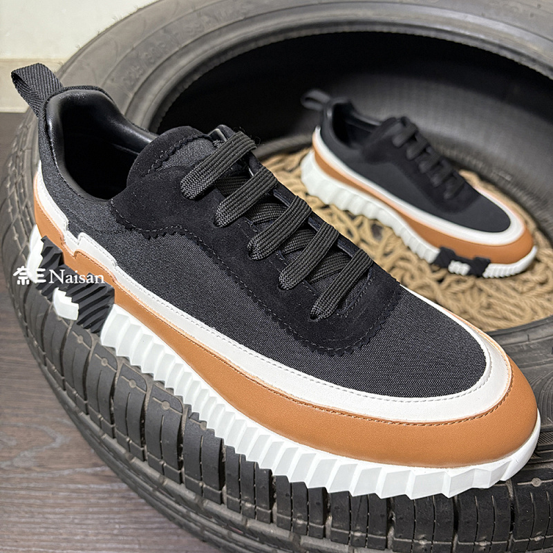 ▶ Bouncing Sneaker, photo 1