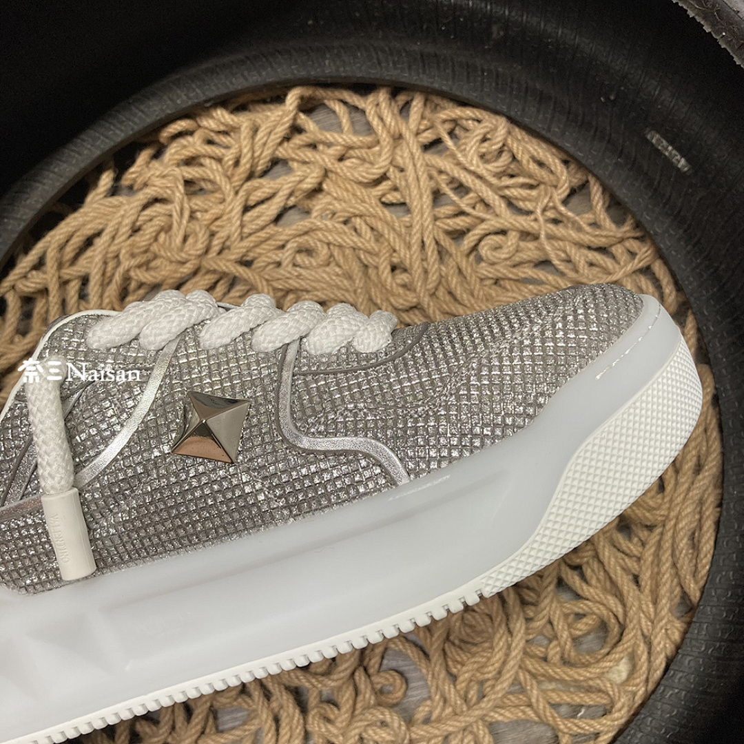 On Running ONE STUD XL NAPPA LEATHER LOW-TOP - Image 12
