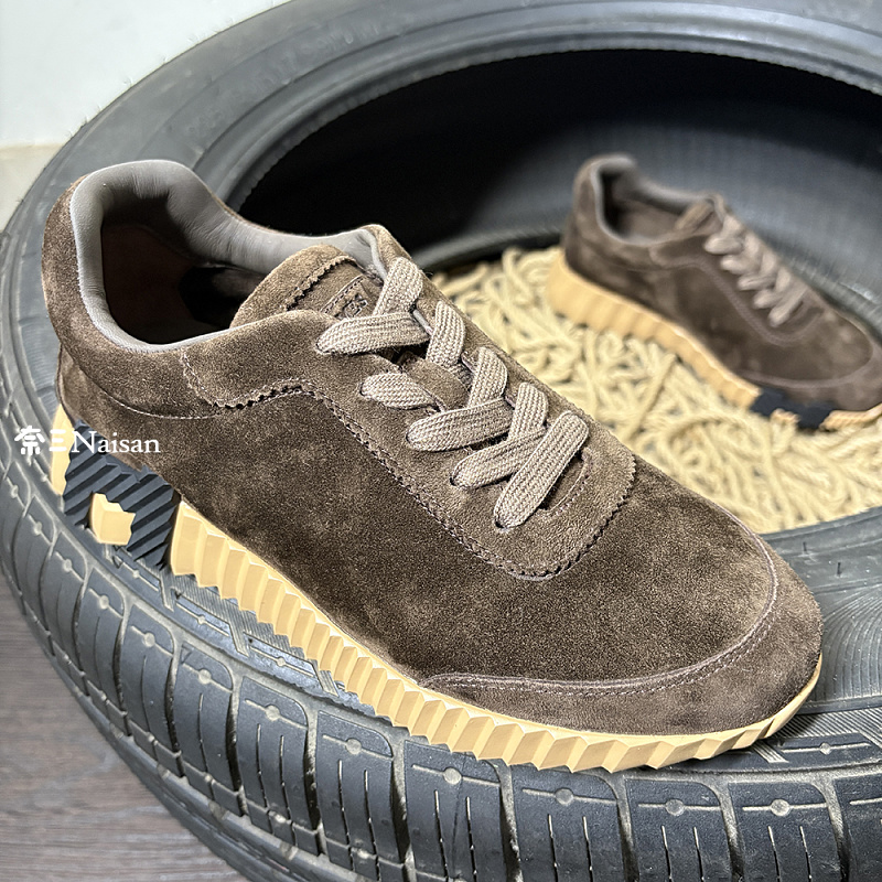 ▶ Bouncing Sneaker, photo 1