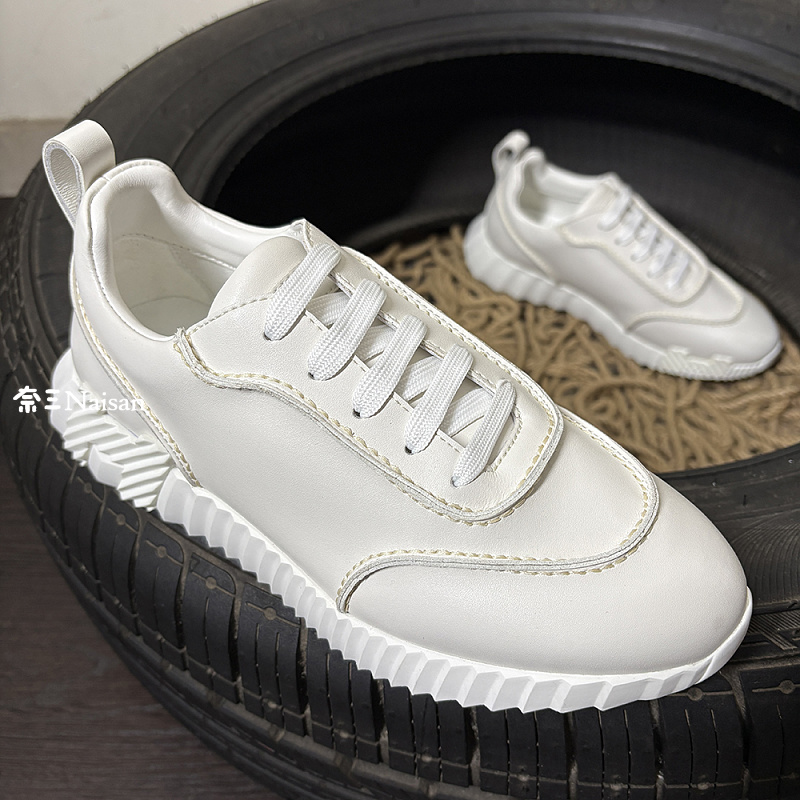 ▶ Bouncing Sneaker, photo 1