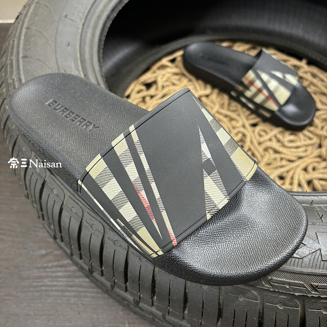 ▶ Burberry Slides, photo 1