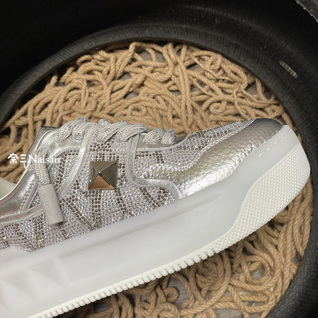 On Running ONE STUD XL NAPPA LEATHER LOW-TOP - Image 12