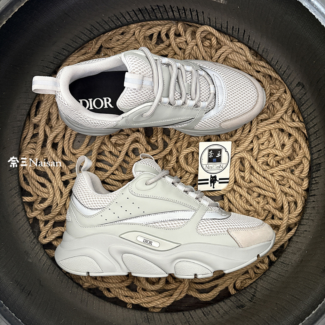 ▶ Sneakers, photo 1