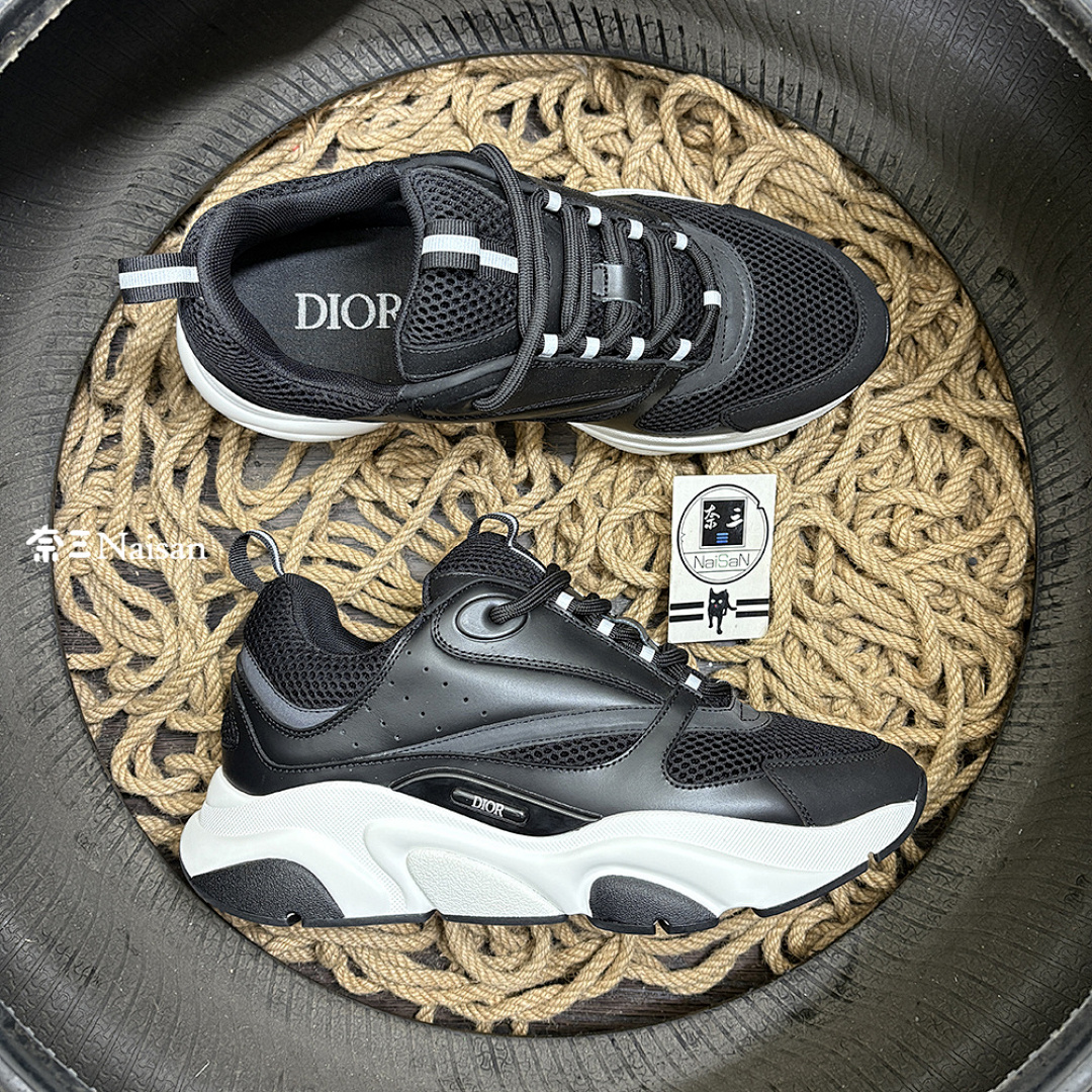 ▶ Sneakers, photo 1