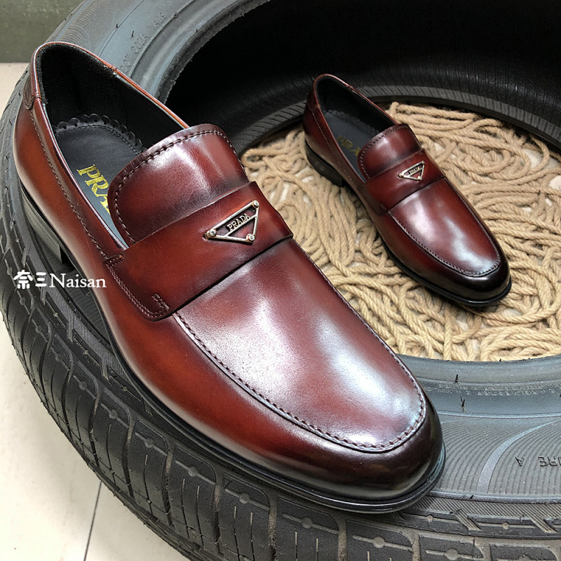 ▶ Prada Loafers, photo 1