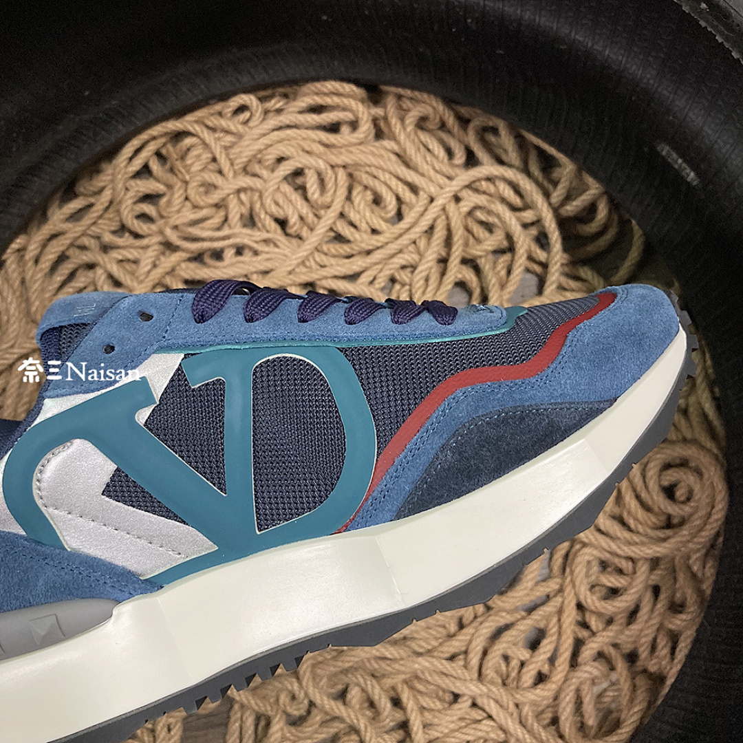 ▶ Valentino Sneakers - Image 10