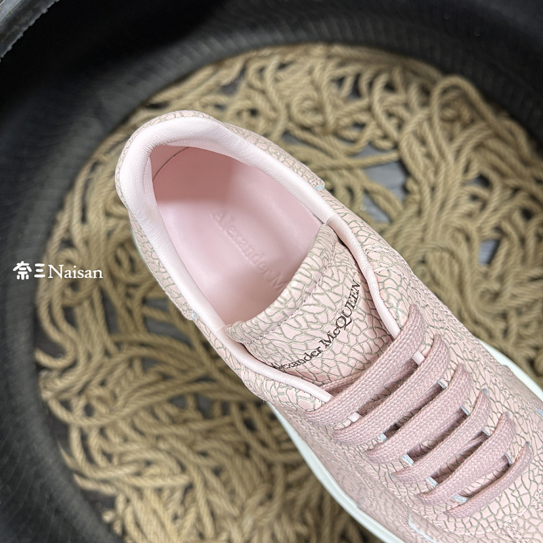 ▶ Alexander McQueen Retro Sneaker - Image 15