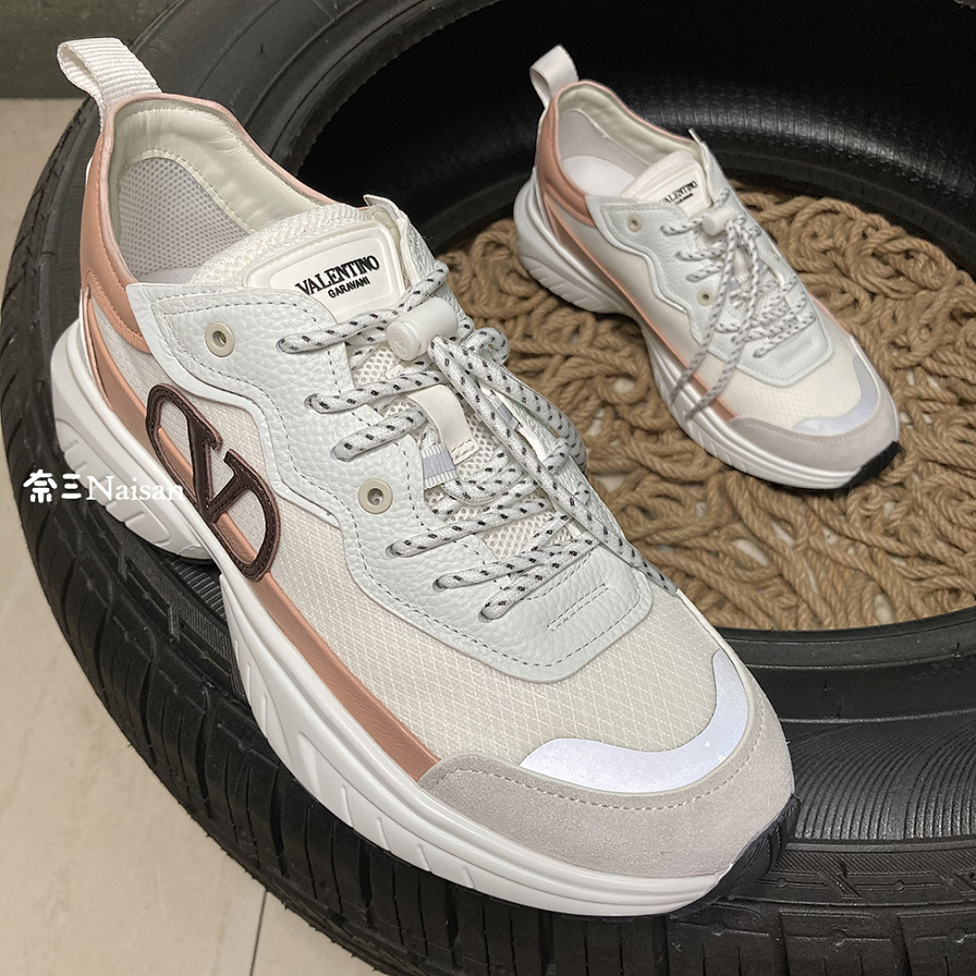 ▶ VT Sneakers