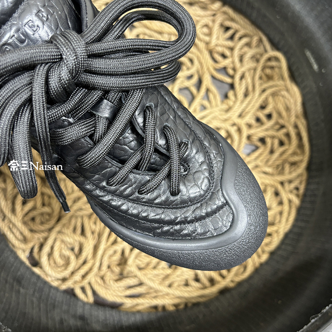 On Running Flexion Sneaker In (Black) - Image 16
